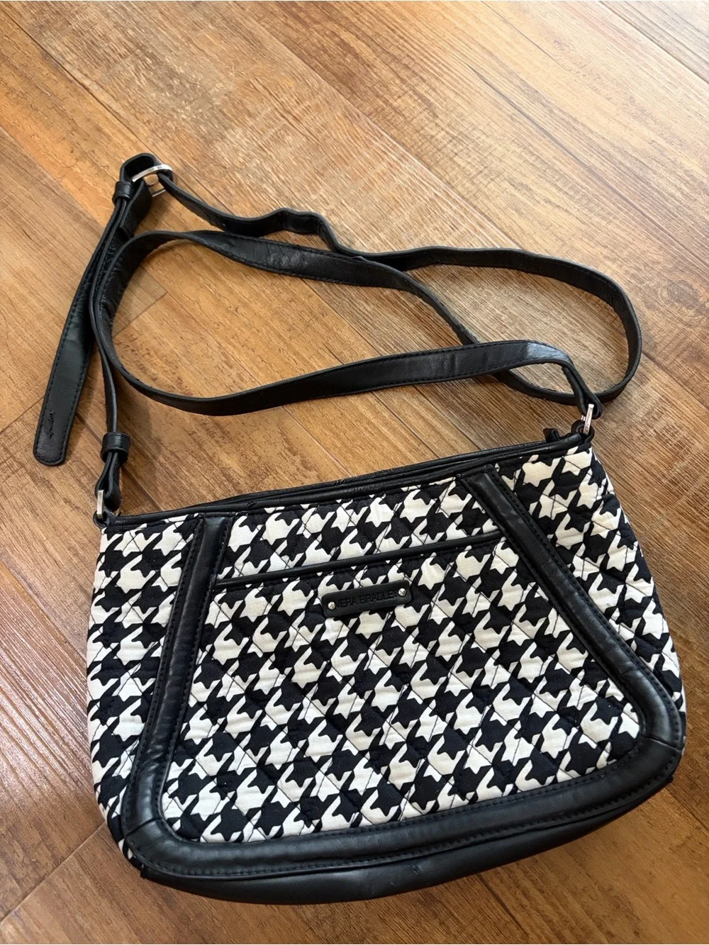 Vera Bradley black & white trapeze trimmed crossbody purse
